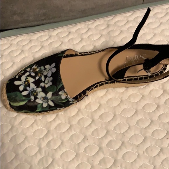 Espadrille - Picture 2 of 3